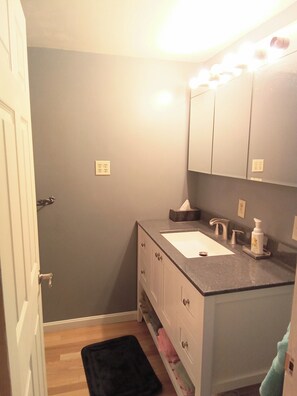 Bathroom - Welcoming 4 bedroom, 2 full bathroom in charming Woolrich (Woolrich)