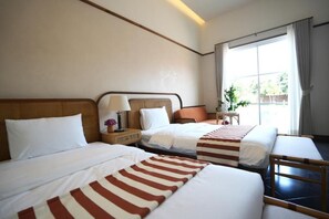 Standard-Zweibettzimmer, Poolblick | Zimmersafe, kostenloses WLAN