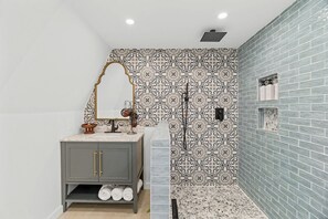 Bathroom - Beautiful Lofted Dome with Cozy Deck and Charming Design in Elgin, Texas (Elgin)