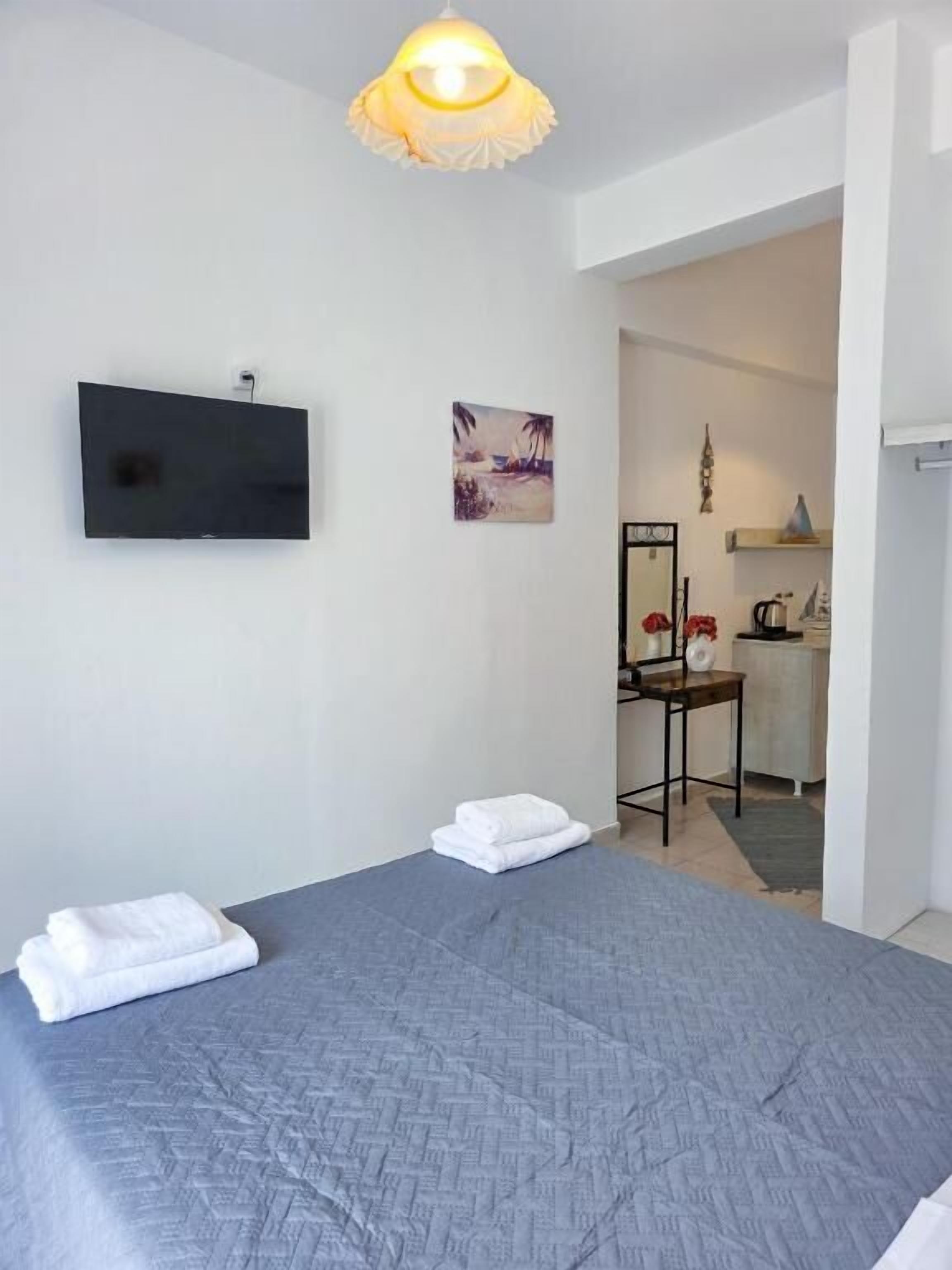 1 chambre, fer et planche à repasser, accès Internet, draps fournis