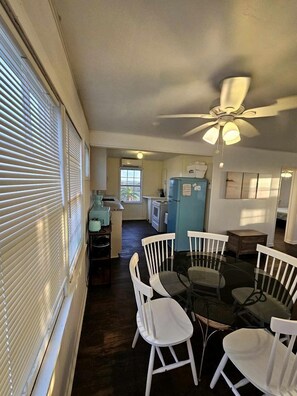 Dining - Colorful Spacious Beach House with Coast Views in Texas (Matagorda)