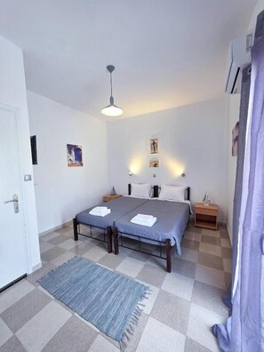 1 chambre, fer et planche à repasser, accès Internet, draps fournis