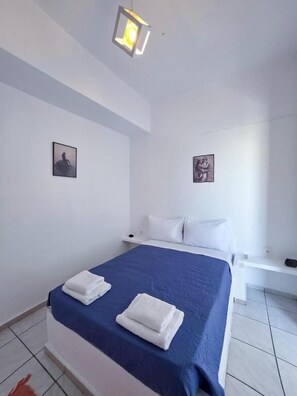 1 chambre, fer et planche à repasser, accès Internet, draps fournis