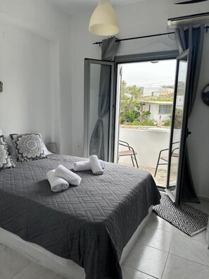 1 chambre, fer et planche à repasser, accès Internet, draps fournis