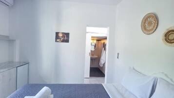 1 bedroom, iron/ironing board, internet, bed sheets