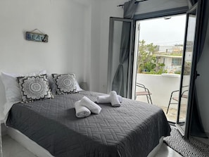 1 chambre, fer et planche à repasser, accès Internet, draps fournis