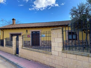 Exterior - Vrbo Property (Las Casas del Rio. Porzuna)