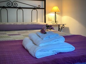 3 bedrooms, internet, bed sheets