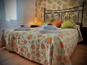 Room - Vrbo Property (Las Casas del Rio. Porzuna)