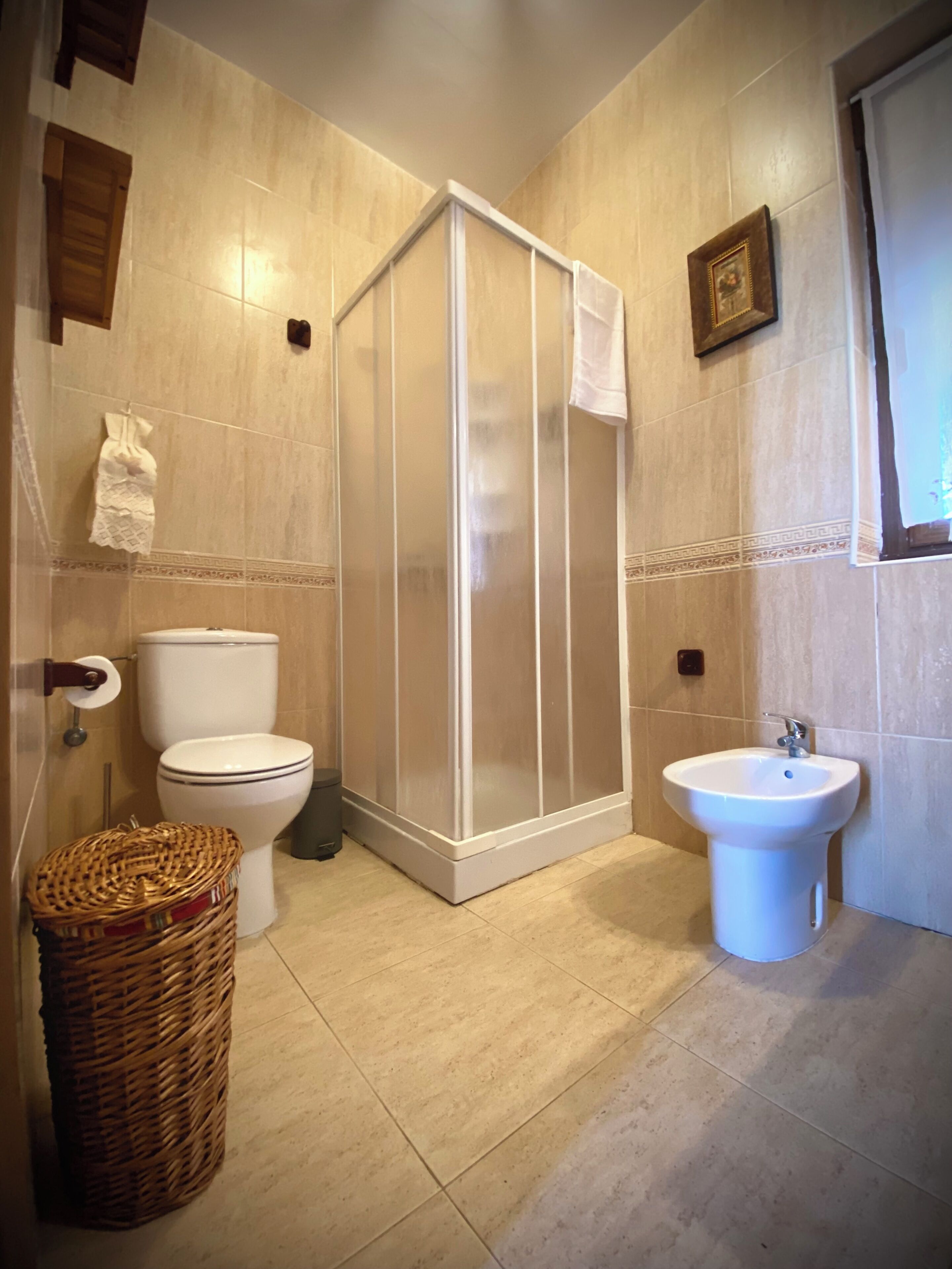 Doccia, asciugacapelli, bidet, asciugamani