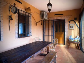 Outdoor dining - Vrbo Property (Las Casas del Rio. Porzuna)