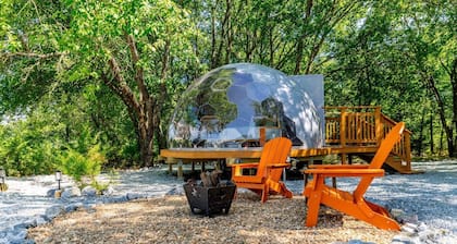 Cozy Glamping Retreat with Outdoor Shower & Fire Pit near Wolfe City, Texas