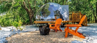 Cozy Glamping Retreat with Outdoor Shower & Fire Pit near Wolfe City, Texas