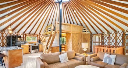 Cozy Mountain Yurt with Panoramic Views near Selkirk Mountains, Sandpoint Idaho