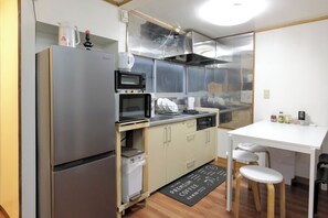 Private kitchen - Garden House Serene 3-bedroom house with AC in charming Setagaya. (Setagaya)