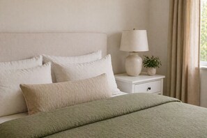 Classic Room - Silverstone Suites (Toronto)