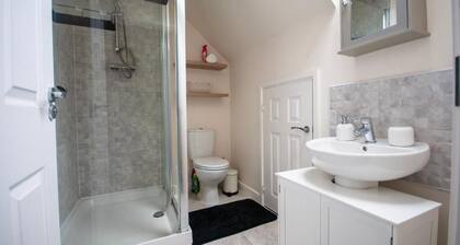Spacious Luxurious Serviced Accommodation 2