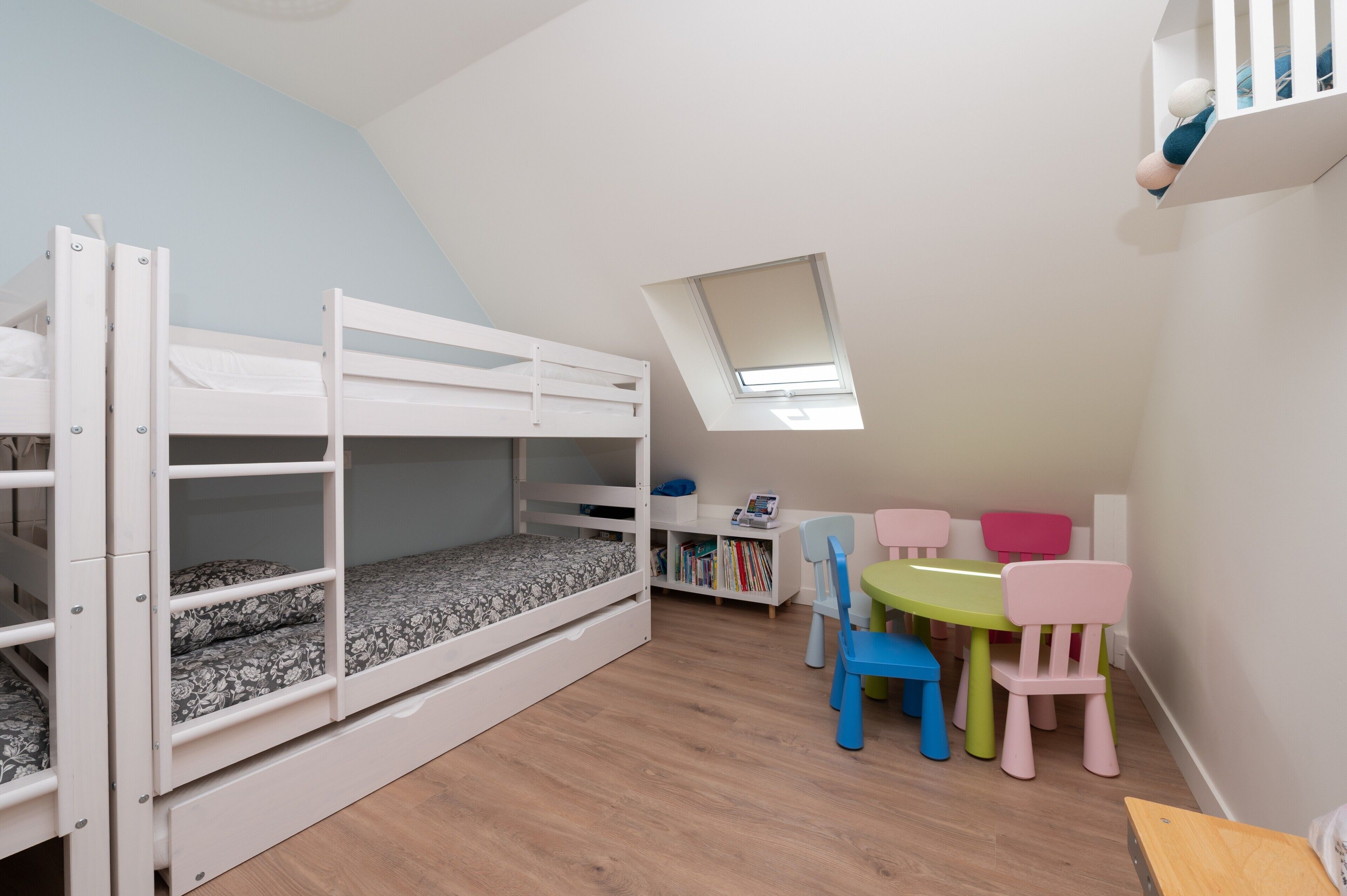 3 habitaciones, tabla de planchar con plancha, wifi y ropa de cama 