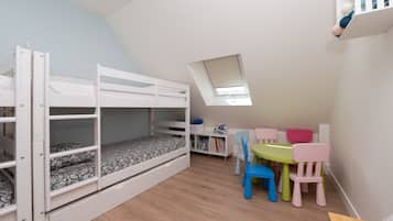 3 habitaciones, tabla de planchar con plancha, wifi y ropa de cama