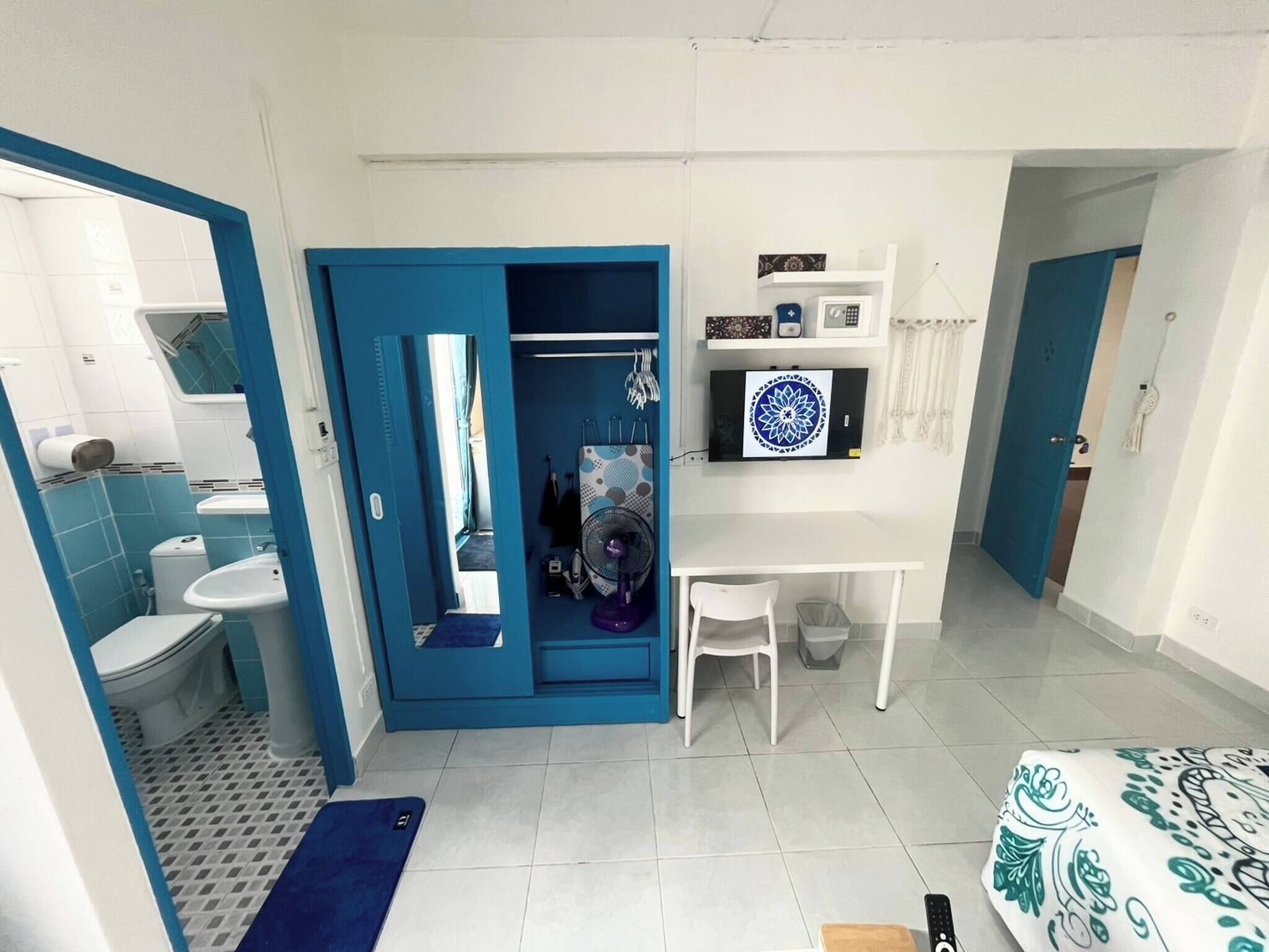 1 bedroom, iron/ironing board, internet, bed sheets