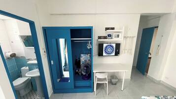 1 bedroom, iron/ironing board, internet, bed sheets