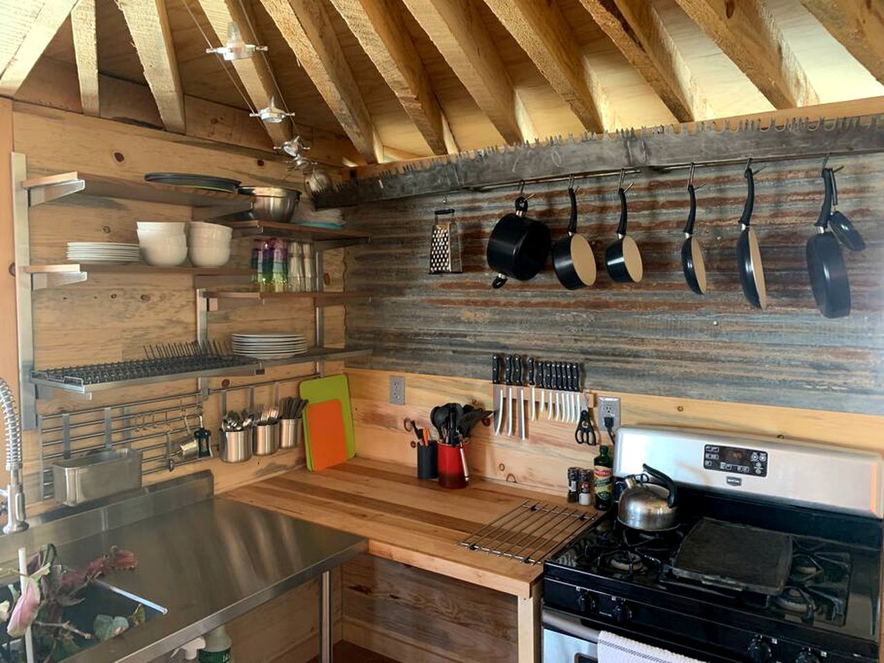 Frigorífico, horno, placa de cocina y cafetera o tetera