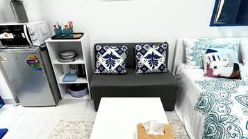 1 bedroom, iron/ironing board, internet, bed sheets