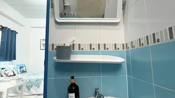 Hair dryer, towels