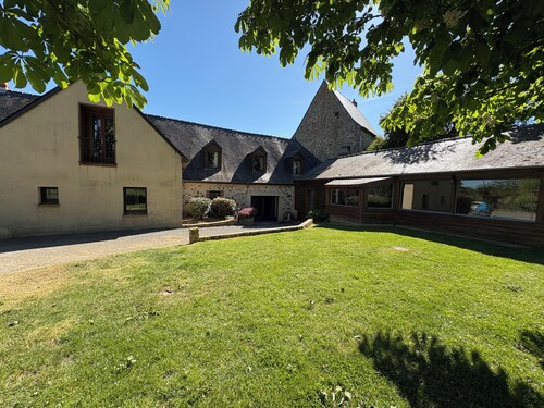 Spacious country cottage with swimming pool and quiet outdoor area