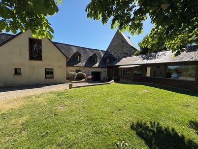 Spacious country cottage with swimming pool and quiet outdoor area