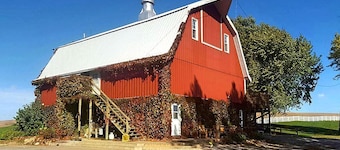 Rustic Barn Rental for a Rural Vacation near Des Moines, Iowa
