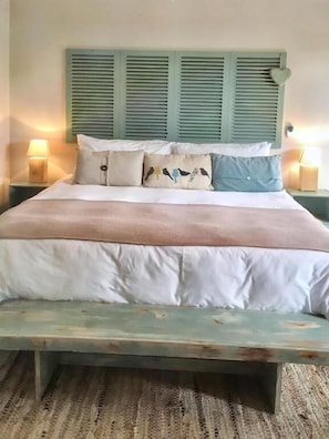 Deluxe Double Room, Balcony, Garden View | In-room safe, desk, laptop workspace, iron/ironing board - Log Inn (Stirling)