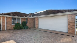 Exterior - Betsy's Batch - Panoramic Water Views (Soldiers Point)