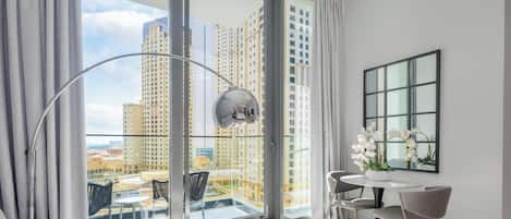 Studio, City View | Living area