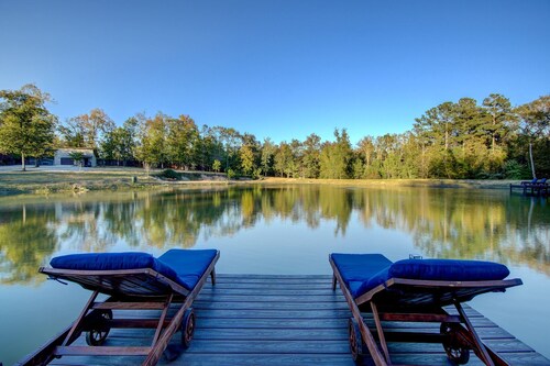 Hot Springs Getaway: Fully Equipped Tented Cabin with Nature's Embrace and Private Hot Tub