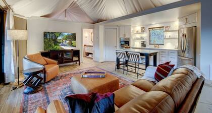 Hot Springs Getaway: Fully Equipped Tented Cabin with Nature's Embrace and Private Hot Tub