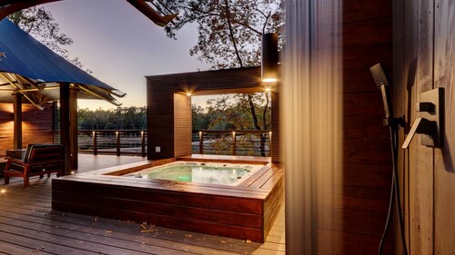 Hot Springs Getaway: Fully Equipped Tented Cabin with Nature's Embrace and Private Hot Tub