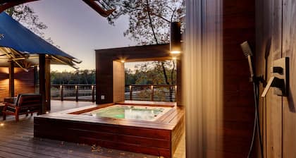 Hot Springs Getaway: Fully Equipped Tented Cabin with Nature's Embrace and Private Hot Tub