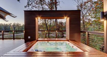 Hot Springs Getaway: Fully Equipped Tented Cabin with Nature's Embrace and Private Hot Tub