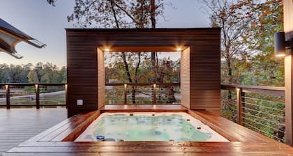 Hot Springs Getaway: Fully Equipped Tented Cabin with Nature's Embrace and Private Hot Tub