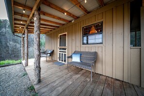Terrace/patio - Cosby Knob Camping Cabin in the Great Smoky Mountains (Cosby)