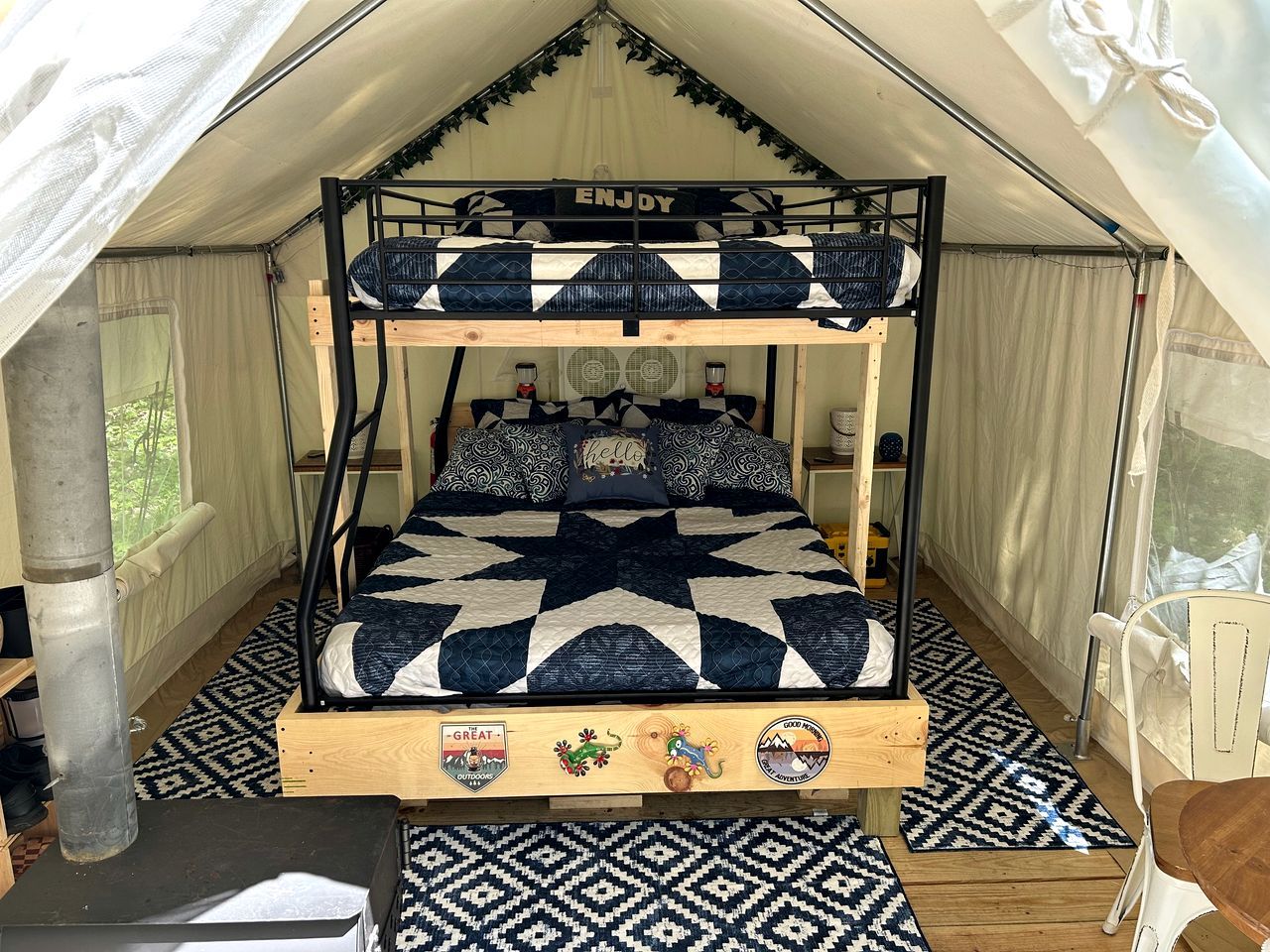 1 bedroom, bed sheets