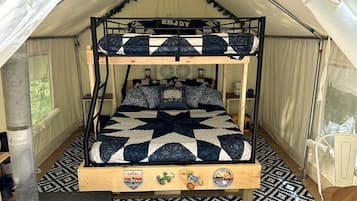 1 bedroom, bed sheets