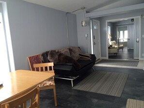 Fernseher, Kamin, DVD-Player