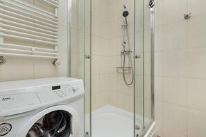 Shower, hair dryer, towels, shampoo - Air-conditioned apartment in Wladyslawow | Parking | Balcony (Władysławowo)
