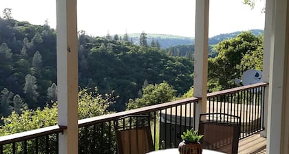 Comfortable Upper Floor Mountain Getaway in Penn Valley, California