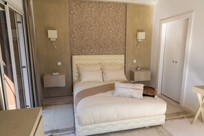 5 habitaciones, tabla de planchar con plancha, internet y ropa de cama 