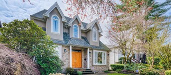 Cozy Escape 2 Bedroom Suite Close to DT UBC & Airport