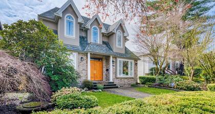 Cozy Escape 2 Bedroom Suite Close to DT UBC & Airport