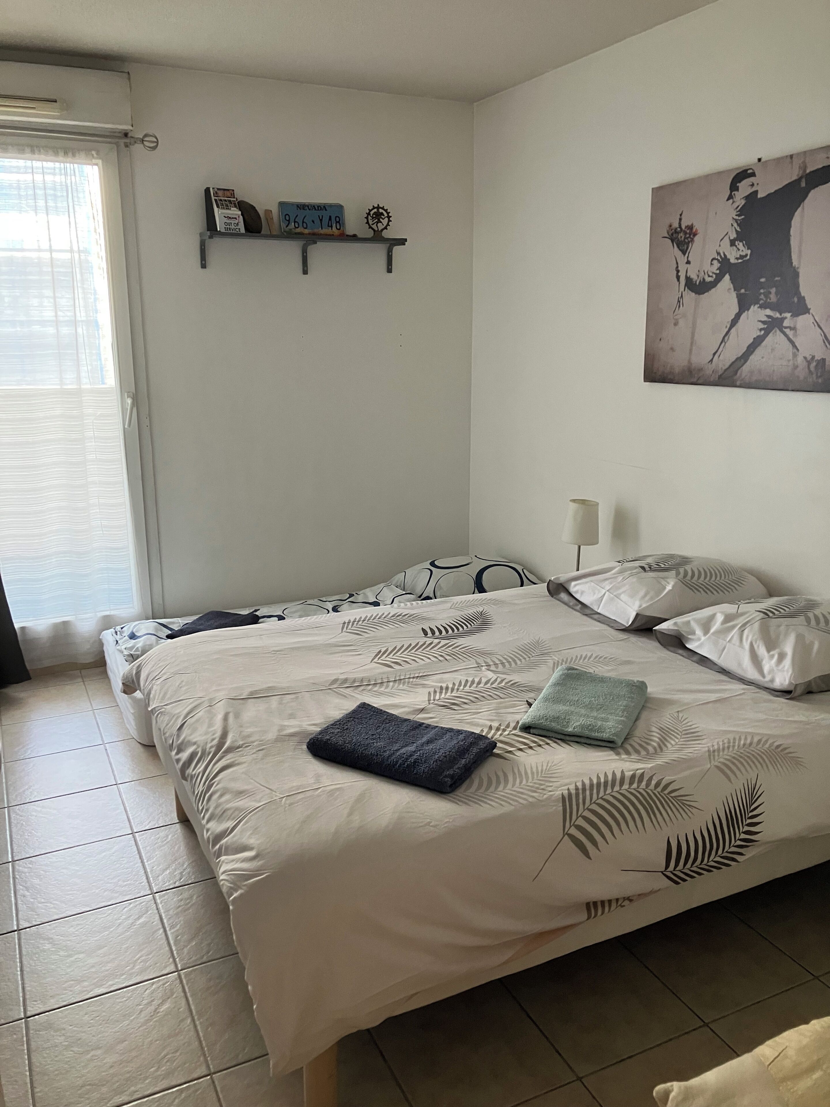 2 bedrooms, desk, iron/ironing board, travel crib